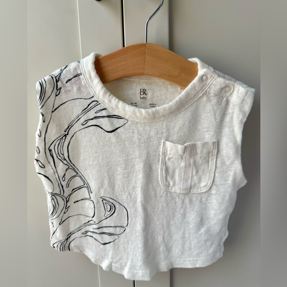 Banana Republic White Baby Tee with Black Abstract Design